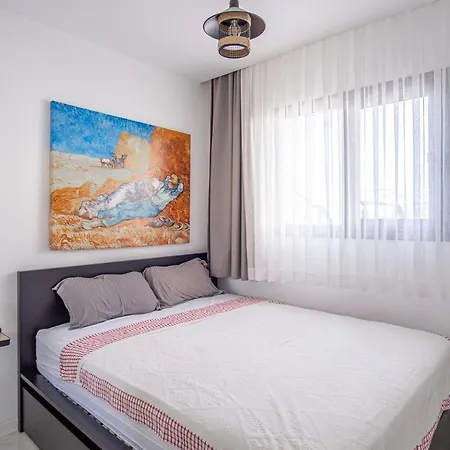 Specialy Designed, 3 Bedroom With Shared Pool