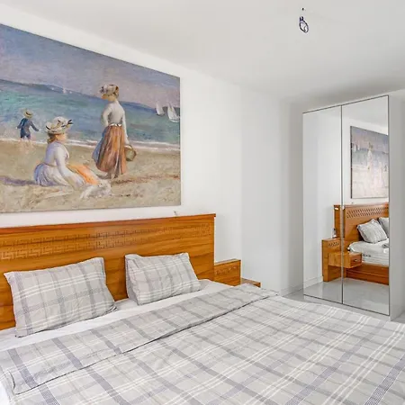 Specialy Designed, 3 Bedroom With Shared Pool